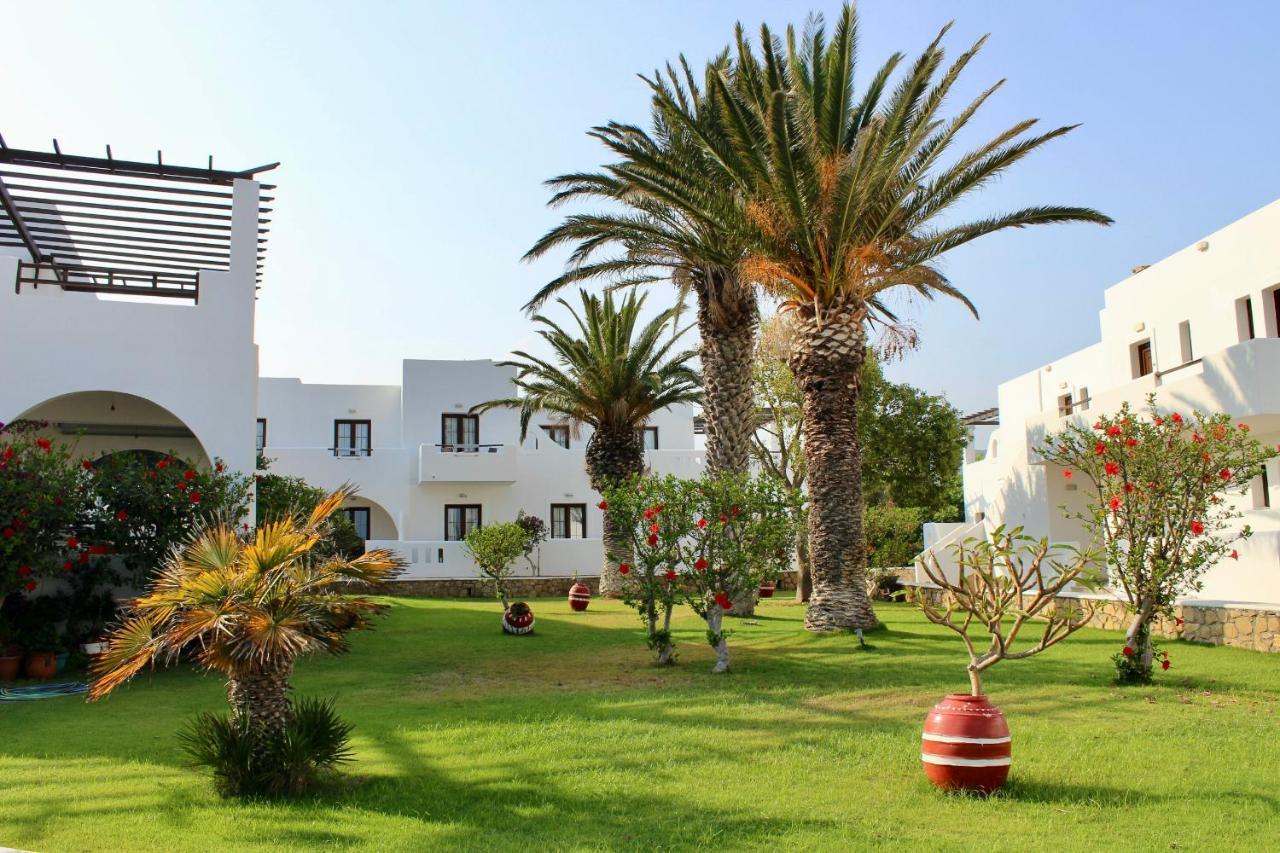 מלון Irini 4*